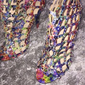 BEAUTIFUL CRYSTALIZED HEELS 😍